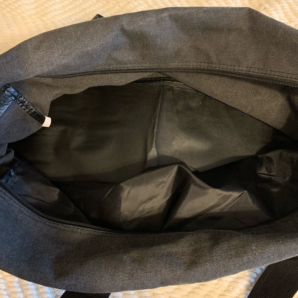 Ed Hardy Skull Graphic Duffel Bag NWT - Picture 7 of 8